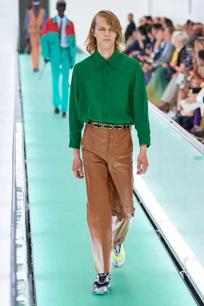 Look 70